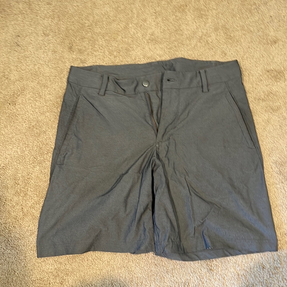 Grey lululemon shorts Sz 34